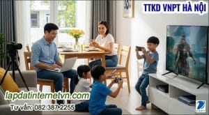 Một gia đình Việt Nam đang sử dụng đồng thời nhiều thiết bị như laptop, điện thoại, máy quay và TV trong phòng khách, cho thấy sự tiện lợi khi LẮP WIFI VNPT CÓ TRUYỀN HÌNH VÀ CAMERA, đáp ứng mọi nhu cầu giải trí và kết nối